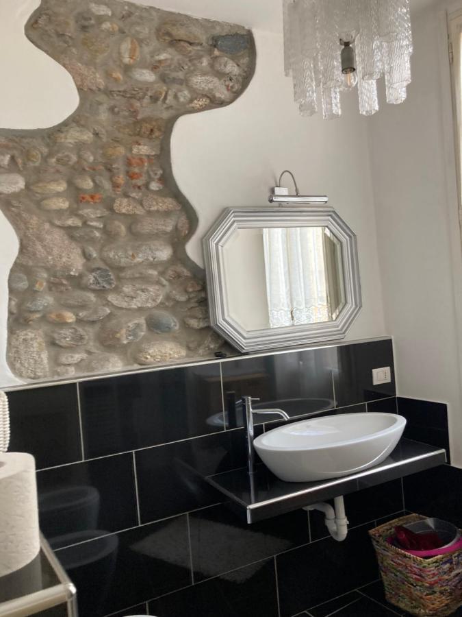 Casa Vacanza Sole Lago… Intra Luaran gambar