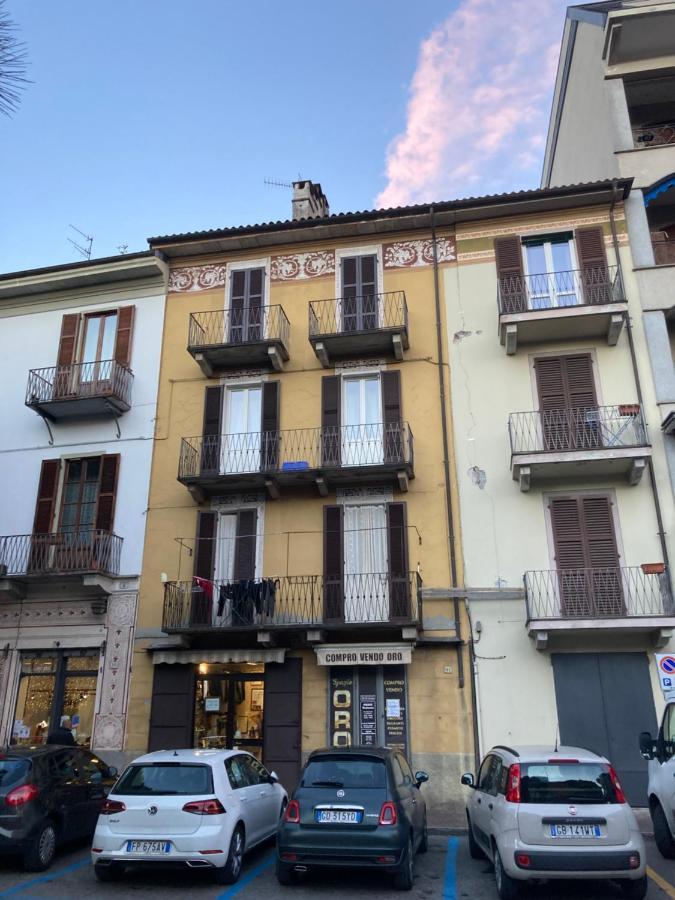Casa Vacanza Sole Lago… Intra Luaran gambar